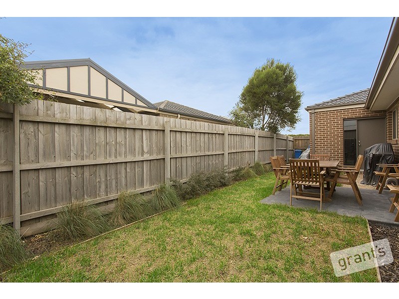 2/12-14 Rosslare Place, Cranbourne VIC 3977