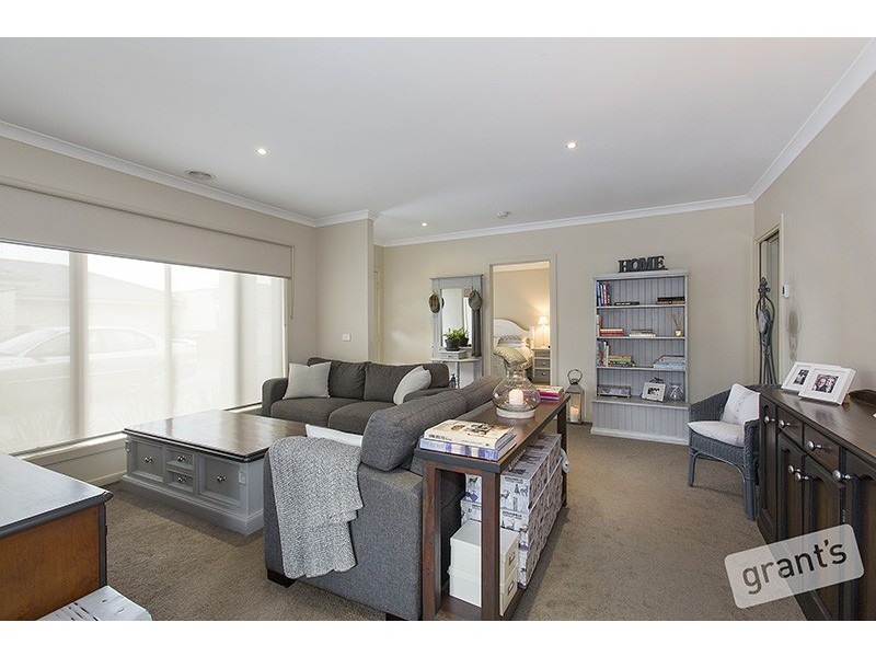 2/12-14 Rosslare Place, Cranbourne VIC 3977