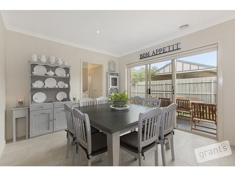 2/12-14 Rosslare Place, Cranbourne VIC 3977