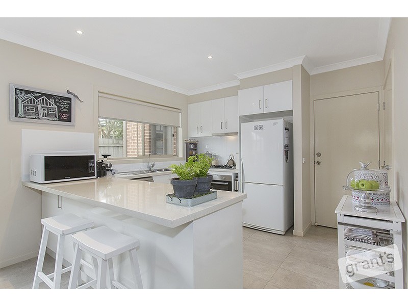 2/12-14 Rosslare Place, Cranbourne VIC 3977