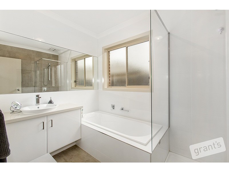 2/12-14 Rosslare Place, Cranbourne VIC 3977