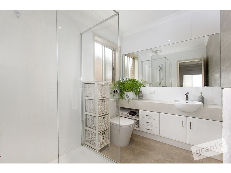 2/12-14 Rosslare Place, Cranbourne VIC 3977