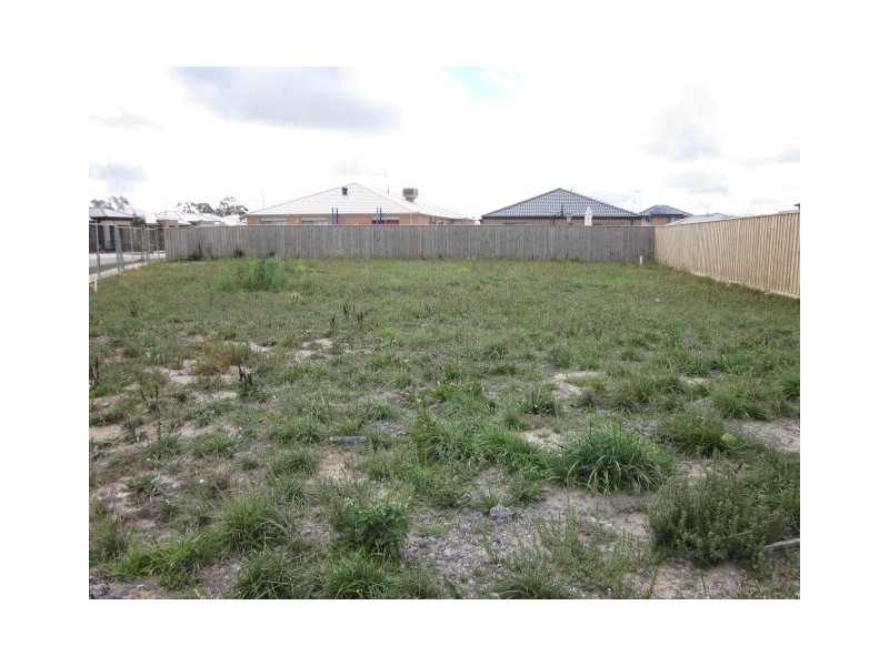 7 Lexington Crescent, Officer VIC 3809