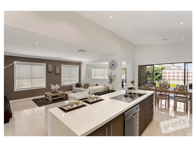 44 Grandvue Boulevard, Pakenham VIC 3810