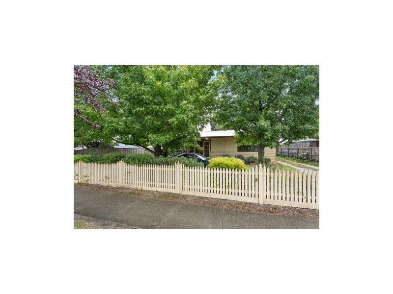 18 Station Street, Officer VIC 3809