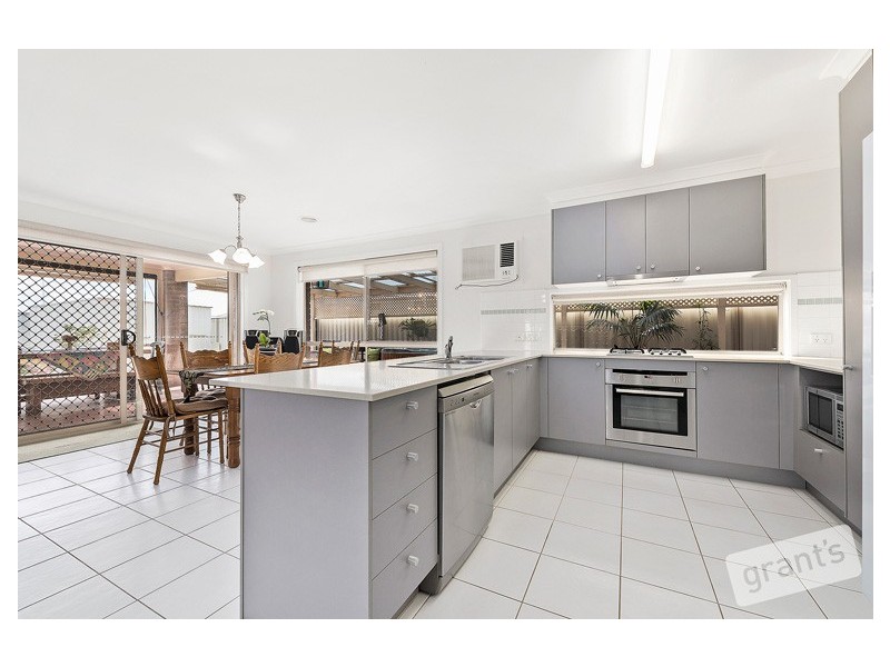 32 Rosella Avenue, Pakenham VIC 3810