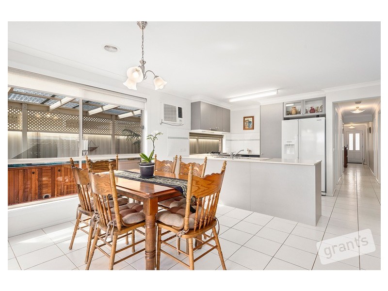 32 Rosella Avenue, Pakenham VIC 3810