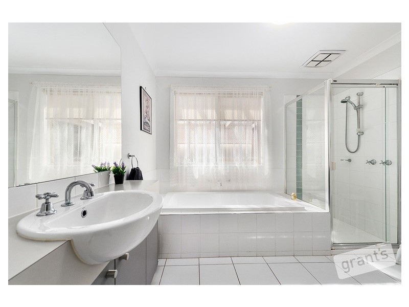 32 Rosella Avenue, Pakenham VIC 3810