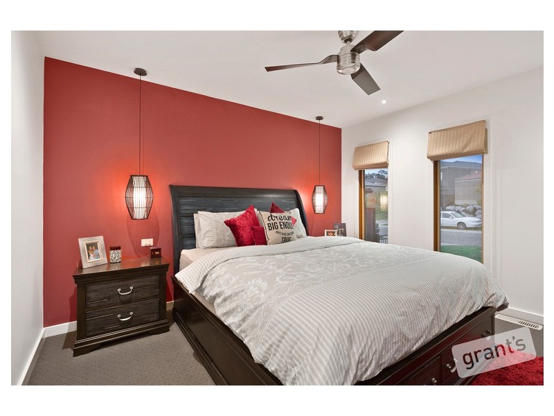 5 Victoria Place, Pakenham VIC 3810