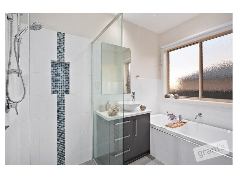 5 Victoria Place, Pakenham VIC 3810