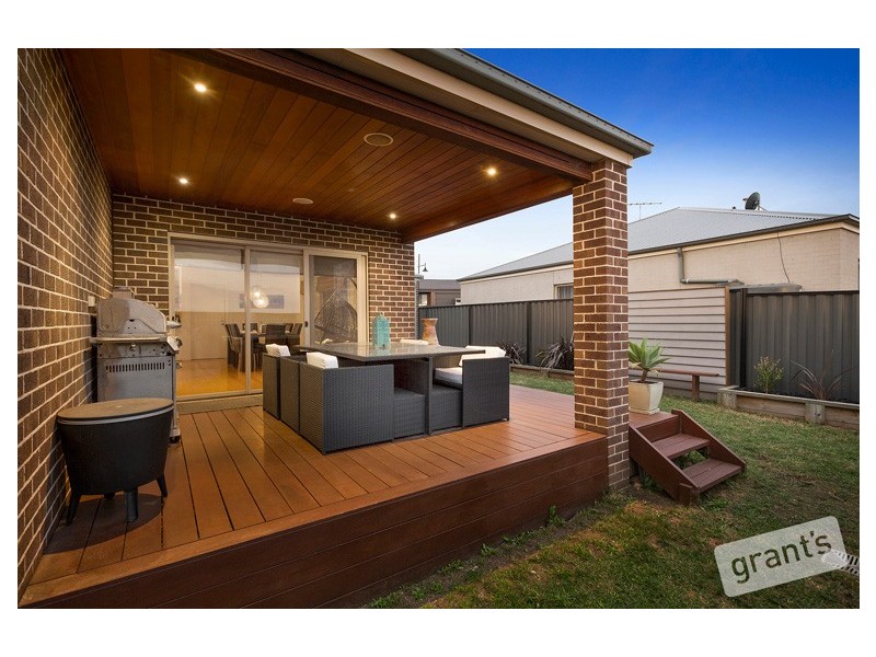 5 Victoria Place, Pakenham VIC 3810