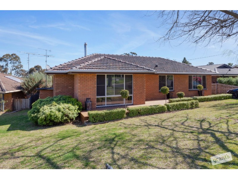 2 Lindsay Street, Drouin VIC 3818