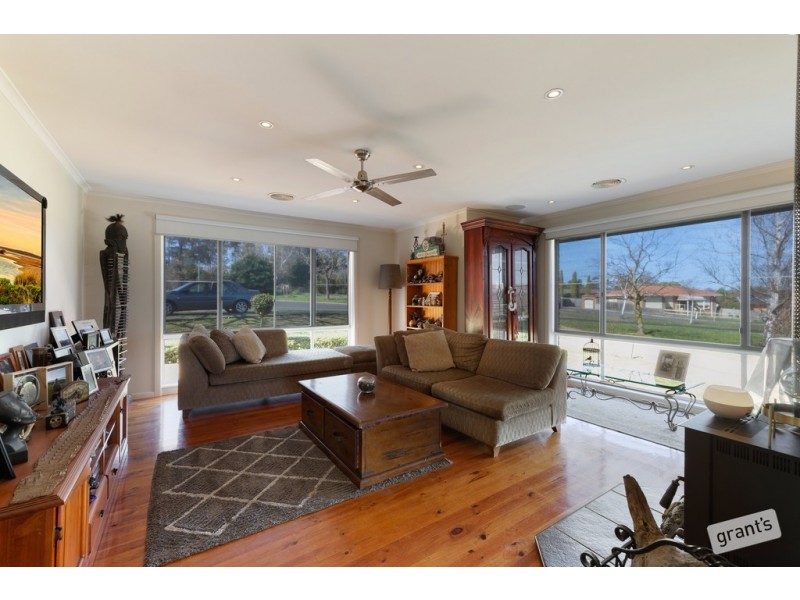 2 Lindsay Street, Drouin VIC 3818