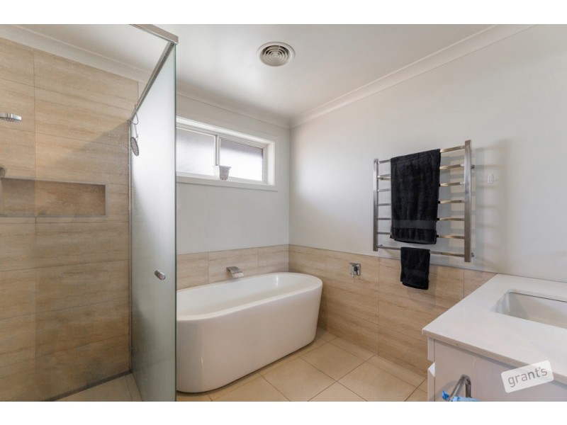 2 Lindsay Street, Drouin VIC 3818