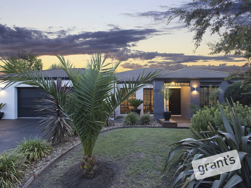 3 Clapton Court, Cranbourne East VIC 3977