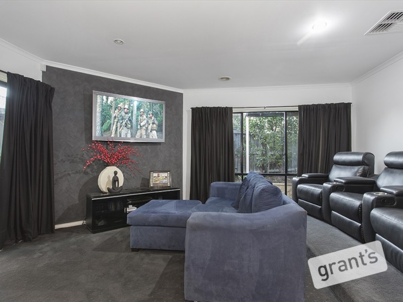 3 Clapton Court, Cranbourne East VIC 3977