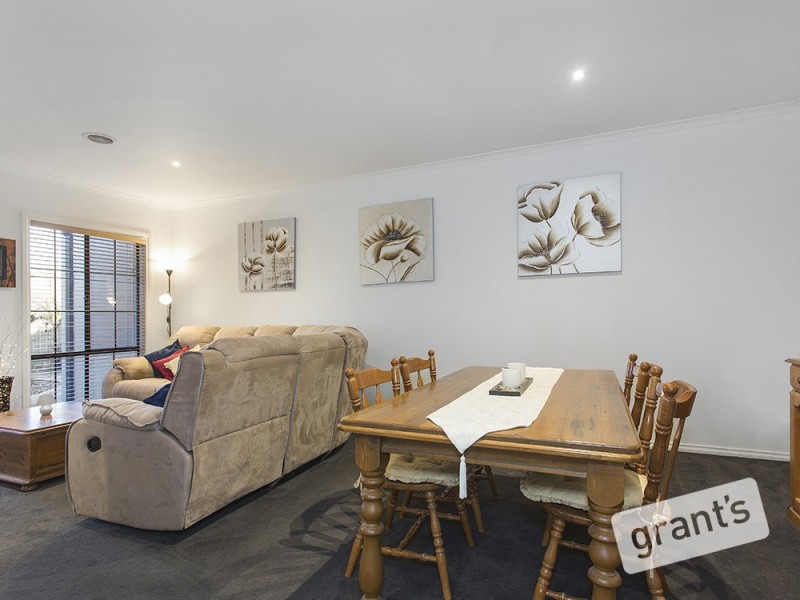 3 Clapton Court, Cranbourne East VIC 3977