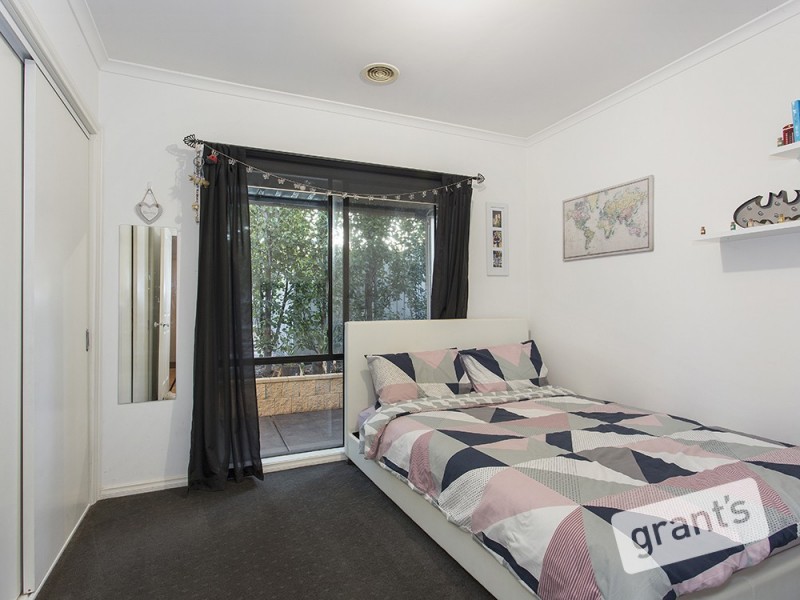 3 Clapton Court, Cranbourne East VIC 3977