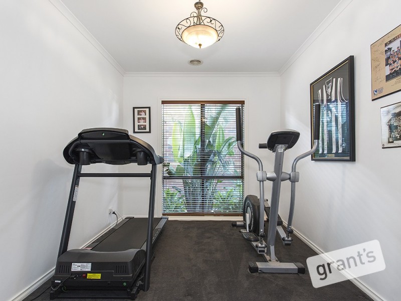 3 Clapton Court, Cranbourne East VIC 3977
