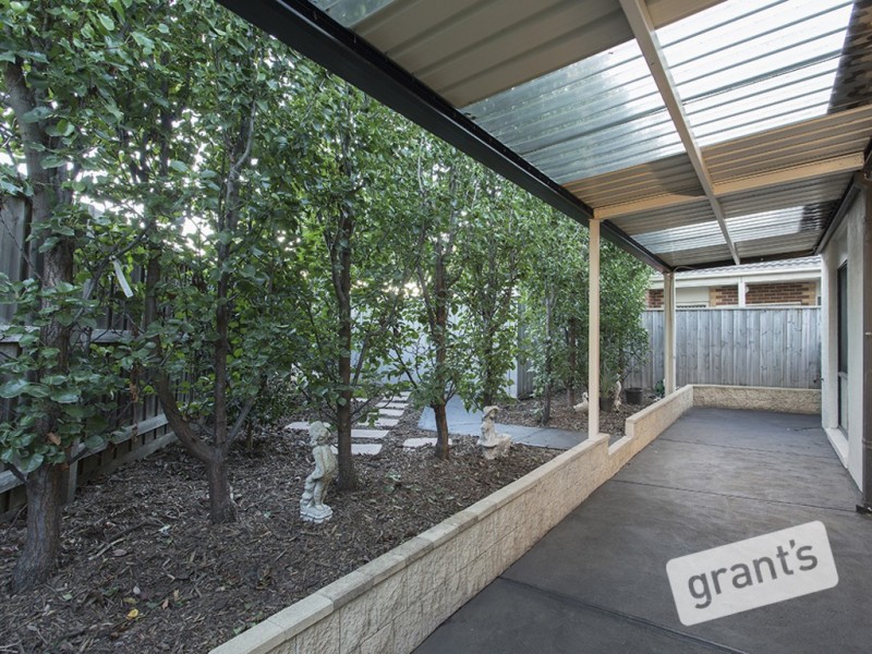 3 Clapton Court, Cranbourne East VIC 3977
