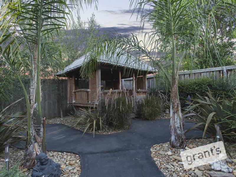 3 Clapton Court, Cranbourne East VIC 3977