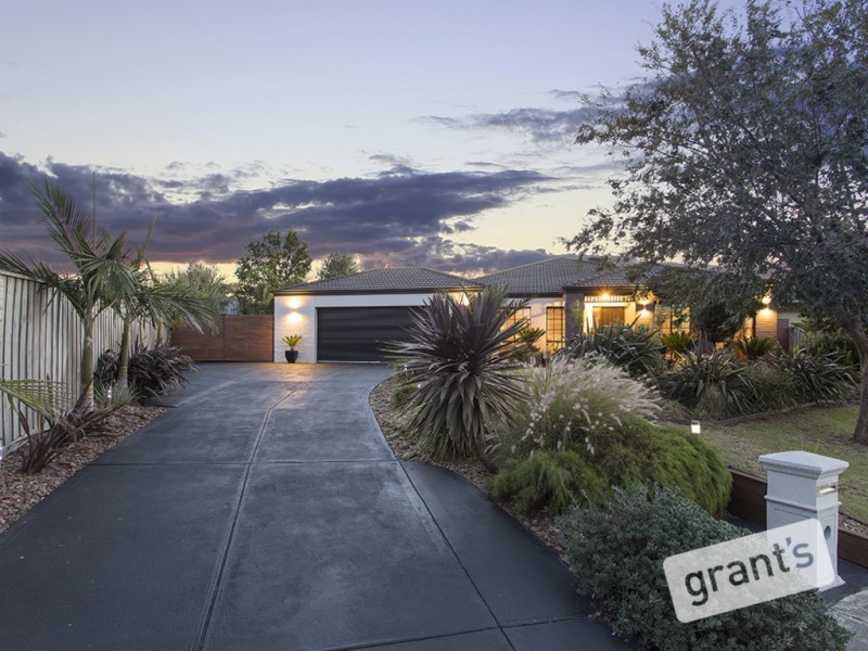 3 Clapton Court, Cranbourne East VIC 3977