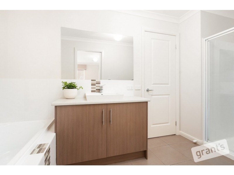 6/101 Ebony Drive, Pakenham VIC 3810