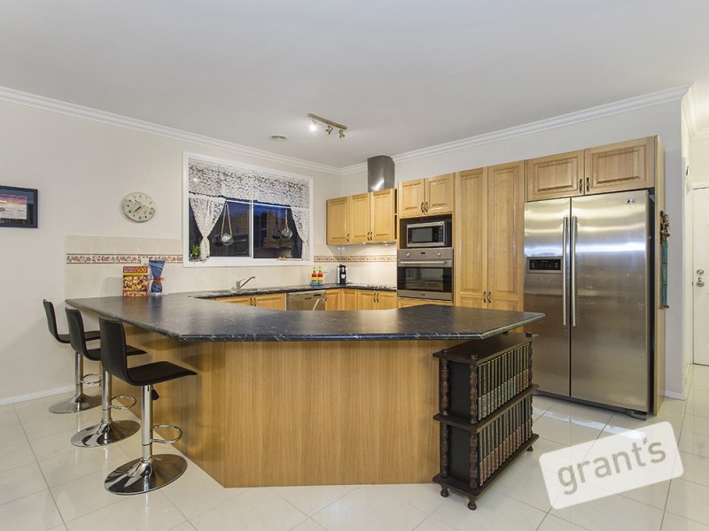 24 Macquarie Circuit, Pakenham VIC 3810