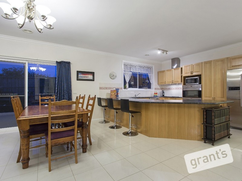 24 Macquarie Circuit, Pakenham VIC 3810