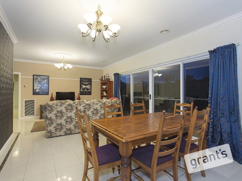 24 Macquarie Circuit, Pakenham VIC 3810