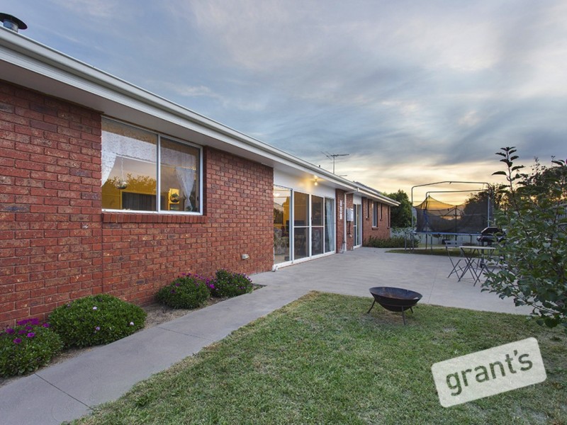 24 Macquarie Circuit, Pakenham VIC 3810