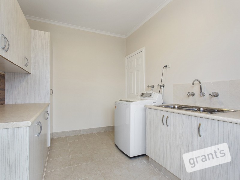24 Macquarie Circuit, Pakenham VIC 3810