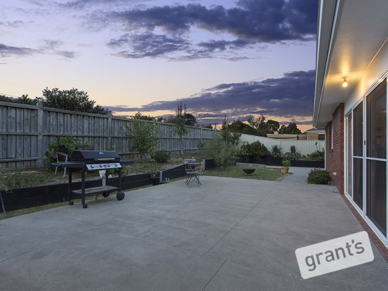 24 Macquarie Circuit, Pakenham VIC 3810