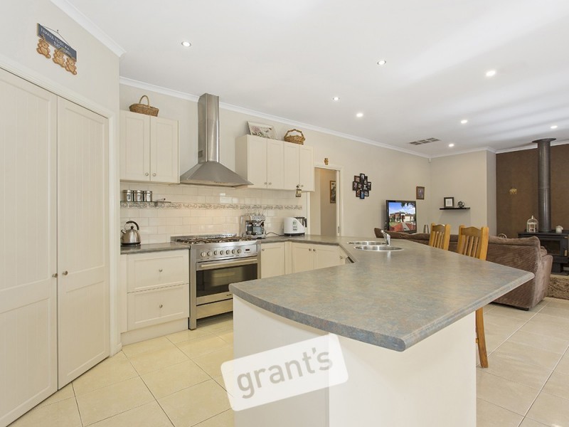 4 McAuley Avenue, Pakenham VIC 3810