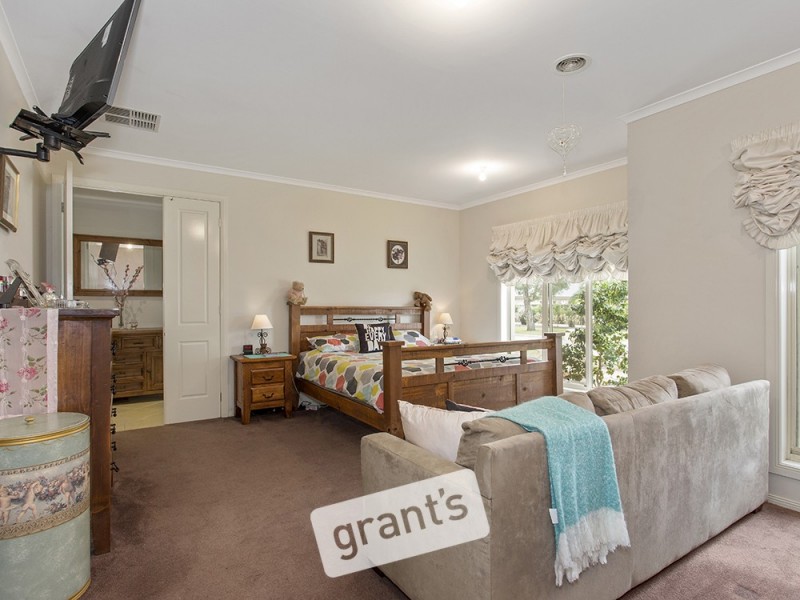 4 McAuley Avenue, Pakenham VIC 3810