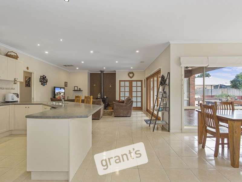 4 McAuley Avenue, Pakenham VIC 3810