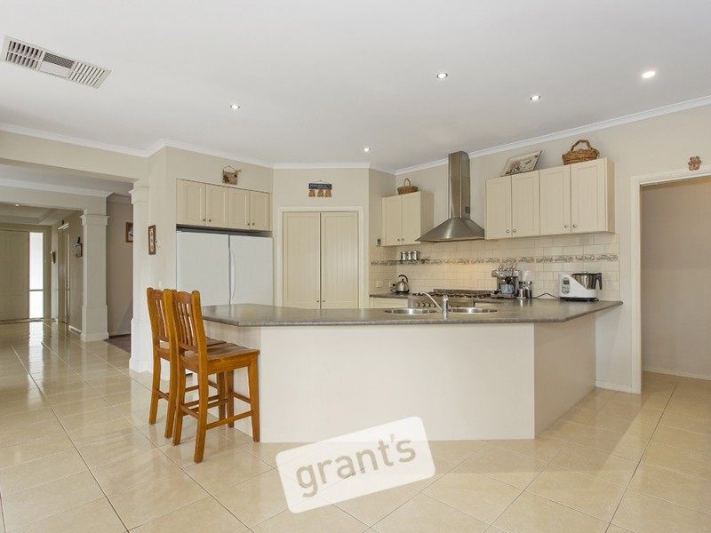 4 McAuley Avenue, Pakenham VIC 3810