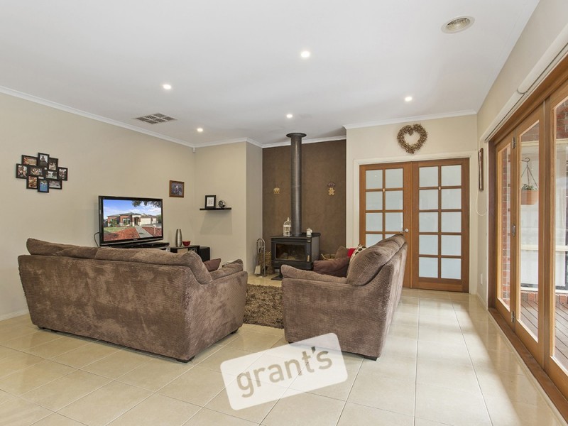 4 McAuley Avenue, Pakenham VIC 3810