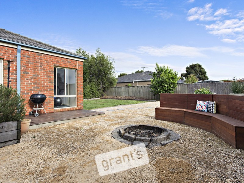 4 McAuley Avenue, Pakenham VIC 3810