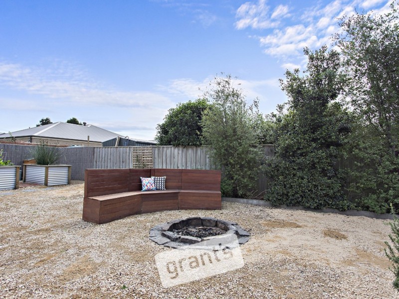 4 McAuley Avenue, Pakenham VIC 3810