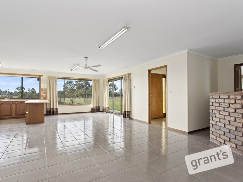 215 McCraws Road, Nar Nar Goon VIC 3812