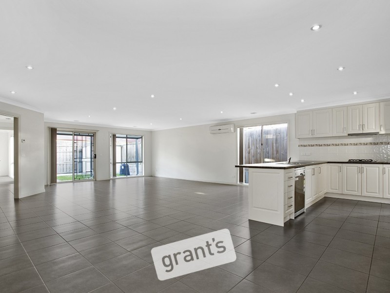 2/12 Abeckett Road, Bunyip VIC 3815