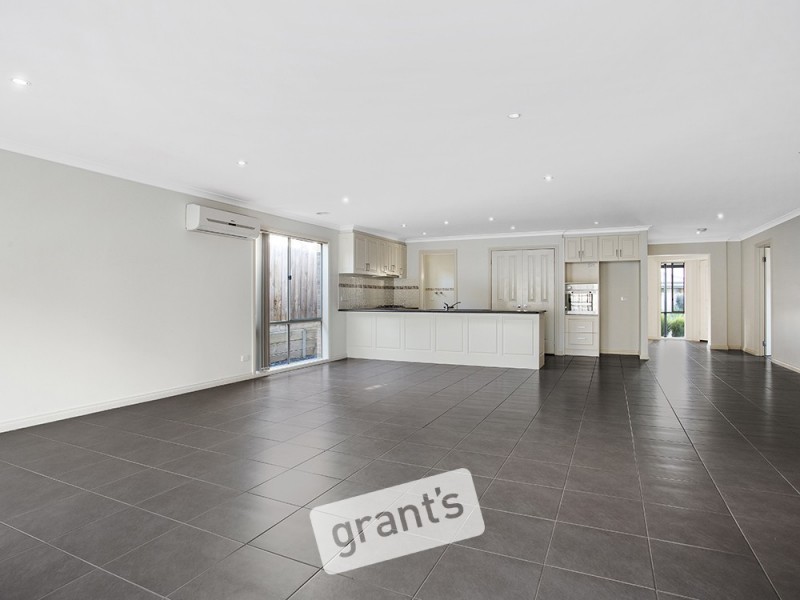 2/12 Abeckett Road, Bunyip VIC 3815