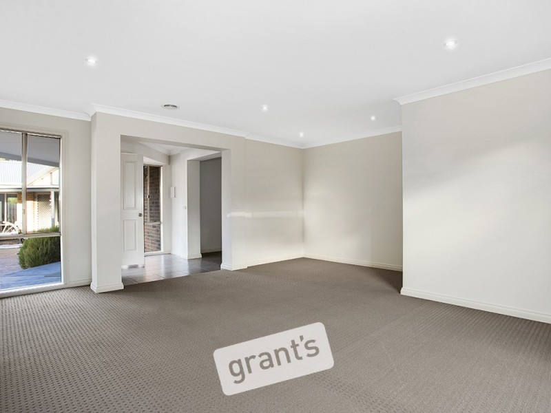 2/12 Abeckett Road, Bunyip VIC 3815