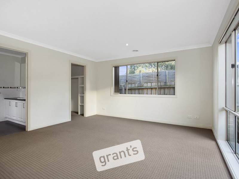 2/12 Abeckett Road, Bunyip VIC 3815