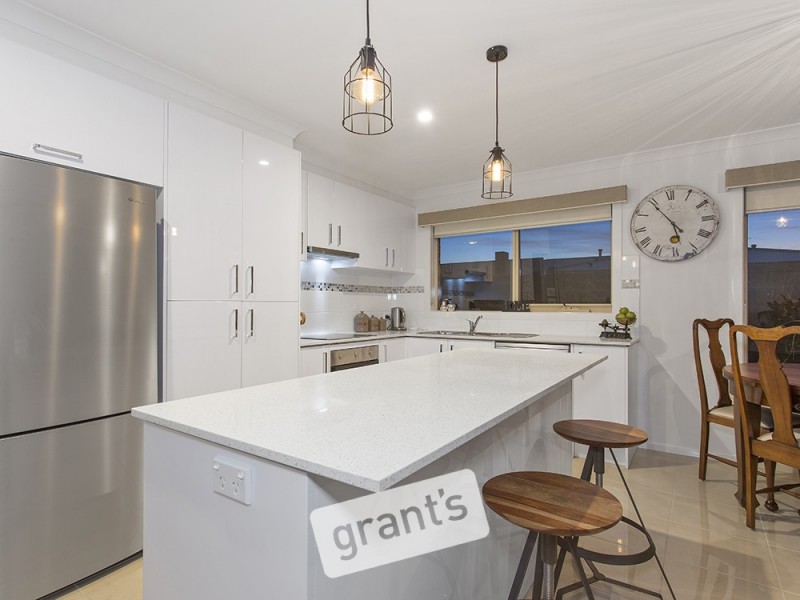 21 Cotswold Crescent, Officer VIC 3809