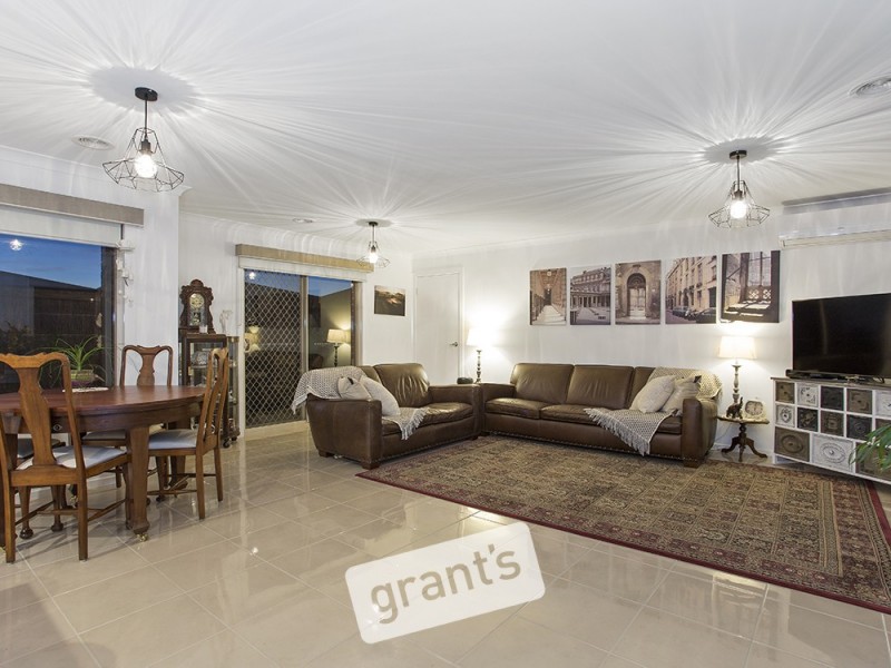 21 Cotswold Crescent, Officer VIC 3809