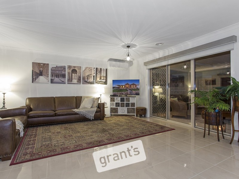 21 Cotswold Crescent, Officer VIC 3809