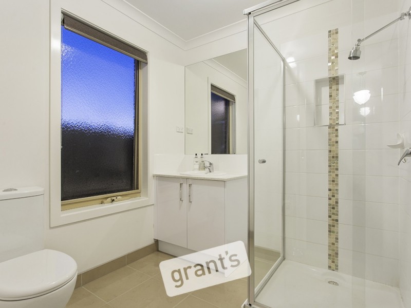 21 Cotswold Crescent, Officer VIC 3809