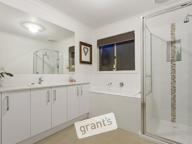 21 Cotswold Crescent, Officer VIC 3809